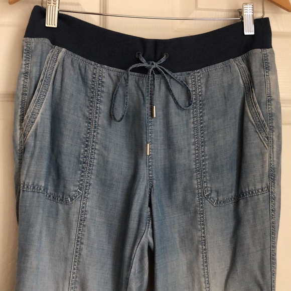 NEW NWT White House Black Market The TAPERED Ankle Chambray Jean Pant size 6 - Picture 3 of 14